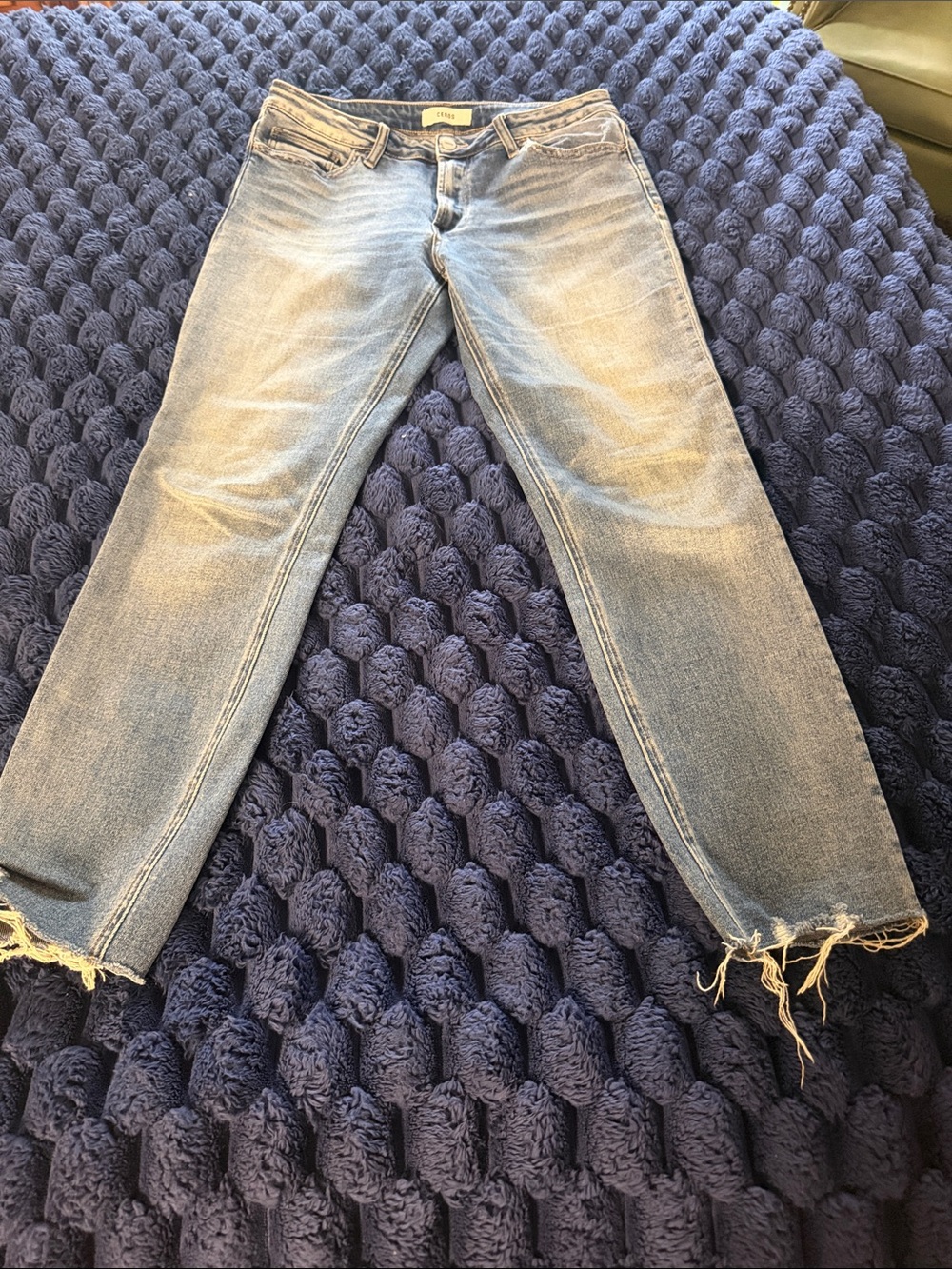 Ceros Light Wash Frayed Hem Skinny Jeans